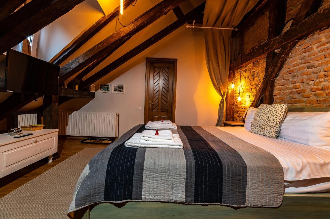 Wood House Republicii Hotel บราชอฟ ภายนอก รูปภาพ