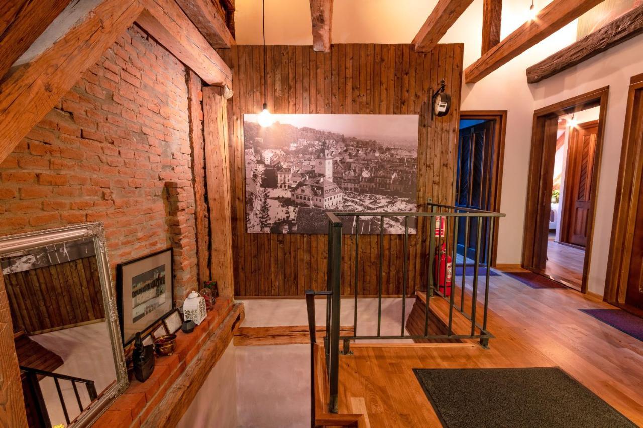Wood House Republicii Hotel บราชอฟ ภายนอก รูปภาพ