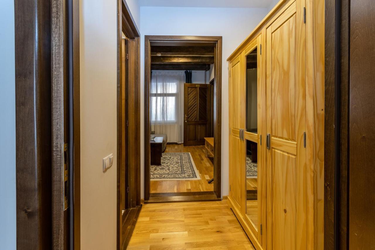 Wood House Republicii Hotel บราชอฟ ภายนอก รูปภาพ