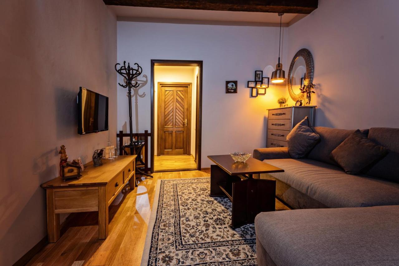 Wood House Republicii Hotel บราชอฟ ภายนอก รูปภาพ