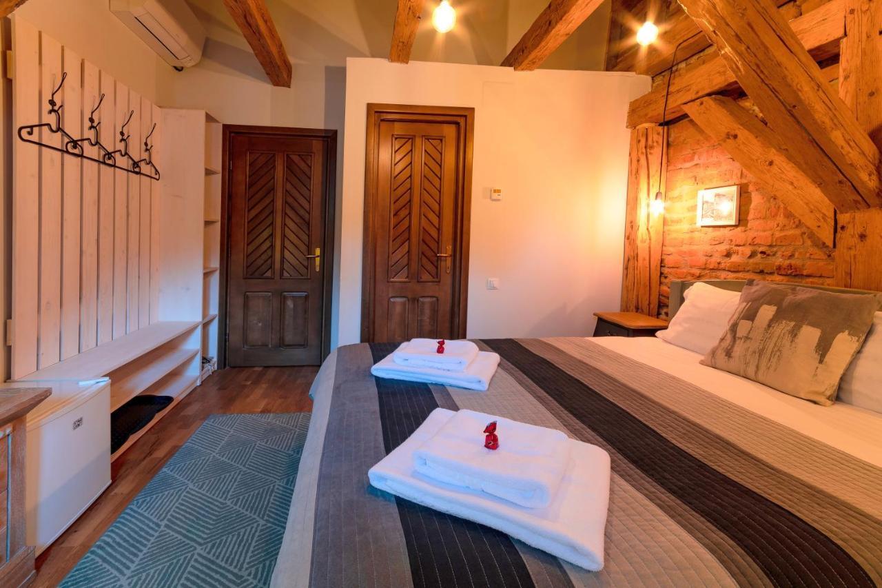 Wood House Republicii Hotel บราชอฟ ภายนอก รูปภาพ