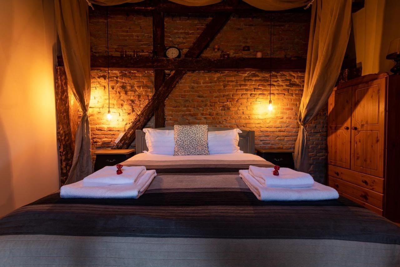Wood House Republicii Hotel บราชอฟ ภายนอก รูปภาพ