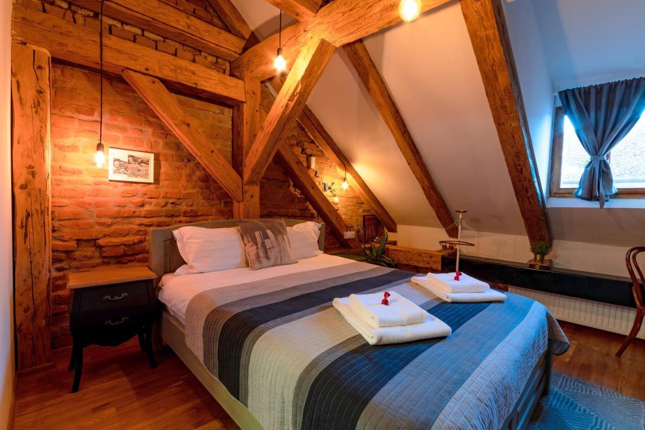 Wood House Republicii Hotel บราชอฟ ภายนอก รูปภาพ