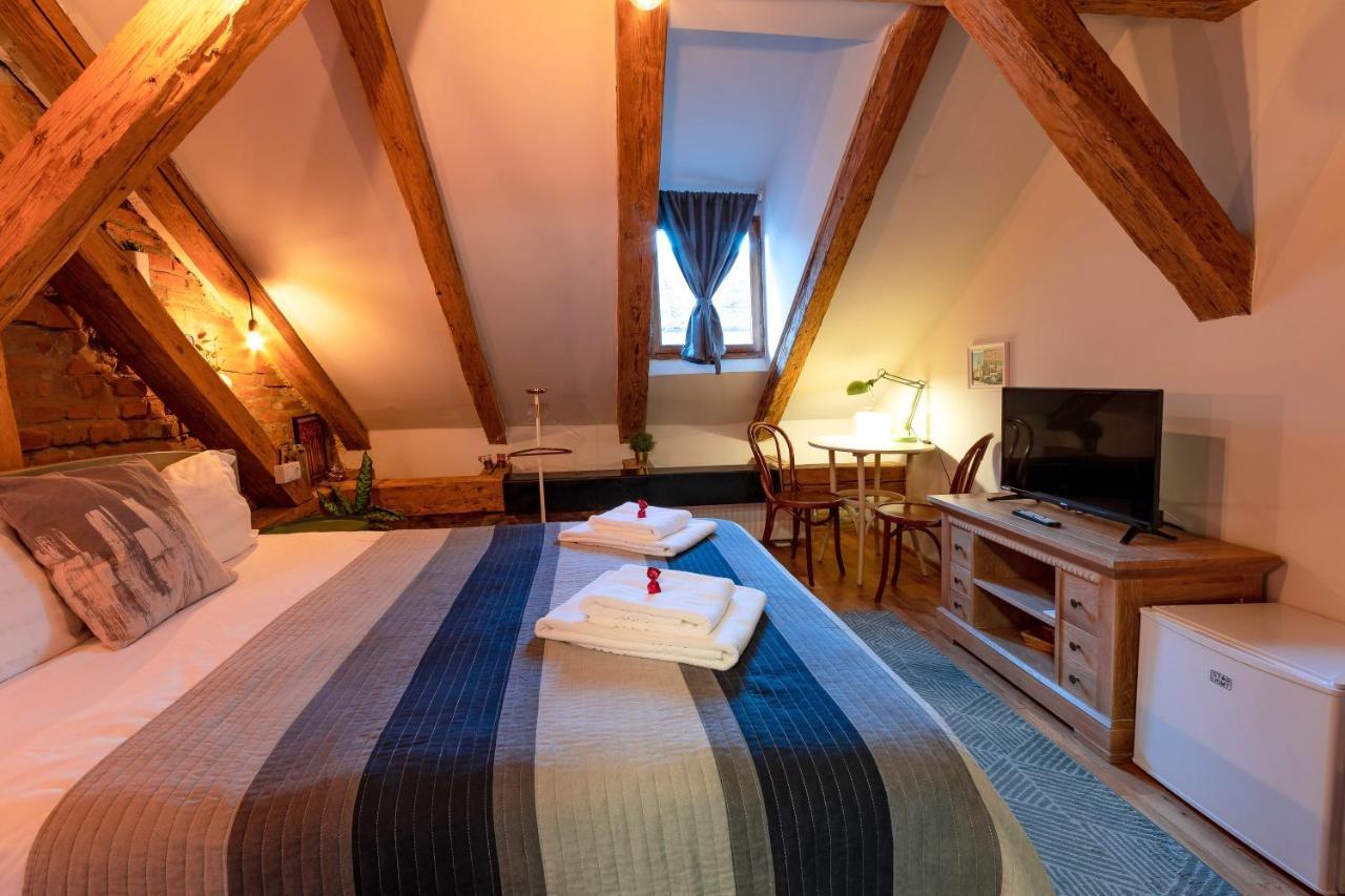 Wood House Republicii Hotel บราชอฟ ภายนอก รูปภาพ