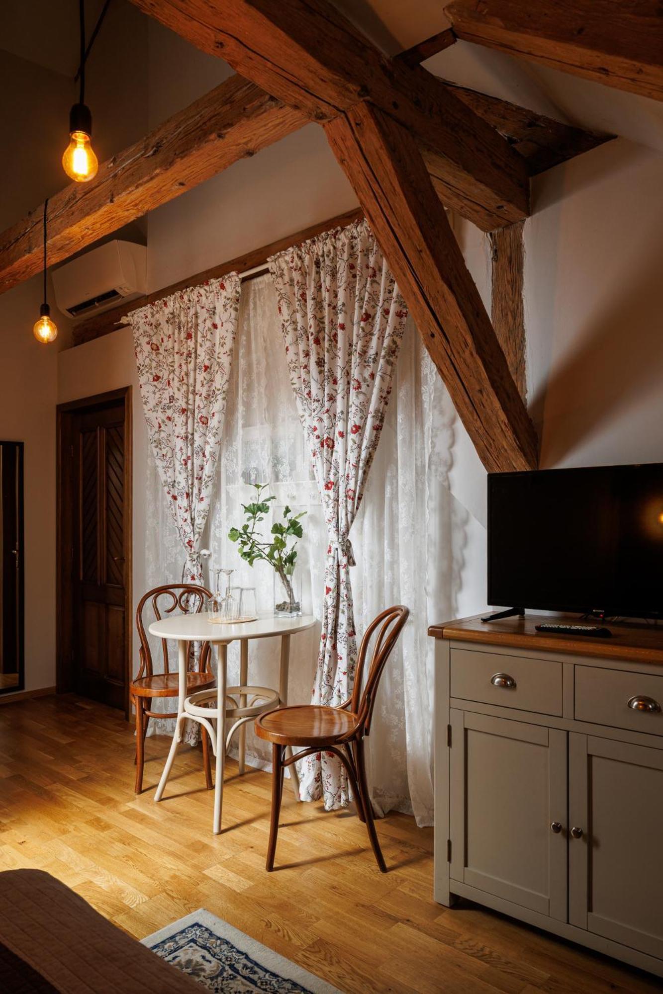 Wood House Republicii Hotel บราชอฟ ภายนอก รูปภาพ