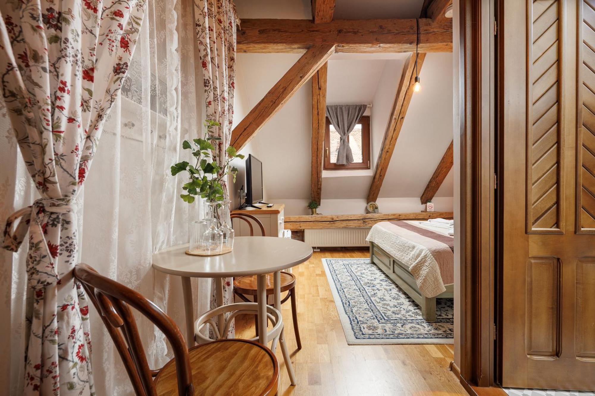 Wood House Republicii Hotel บราชอฟ ภายนอก รูปภาพ