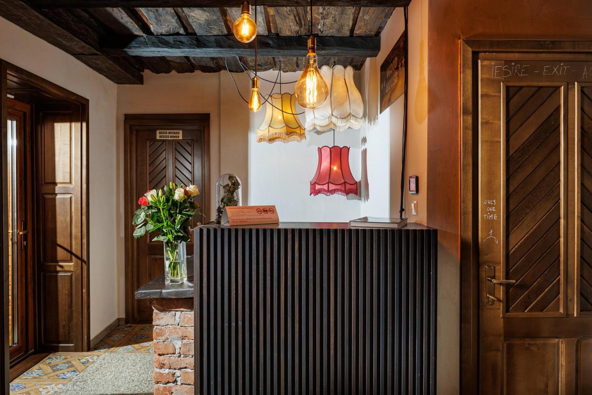 Wood House Republicii Hotel บราชอฟ ภายนอก รูปภาพ