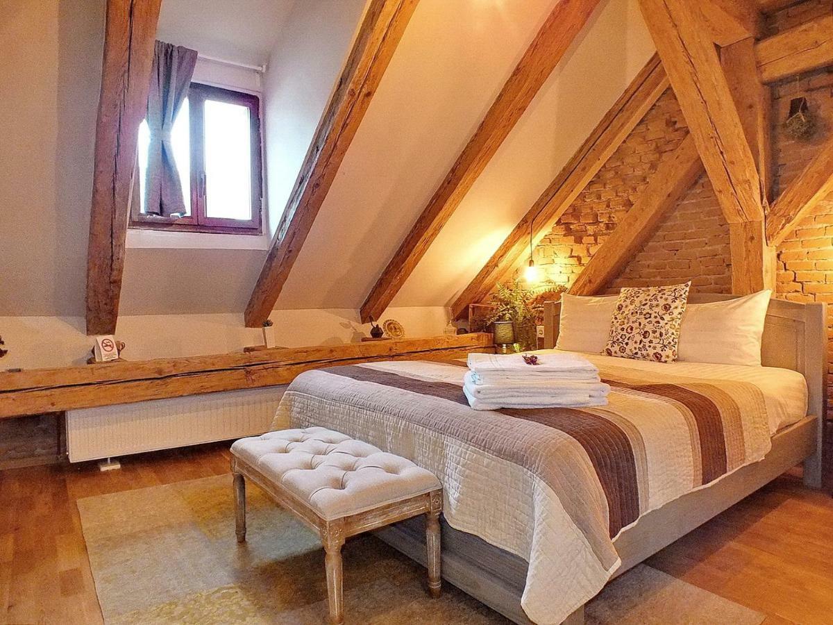 Wood House Republicii Hotel บราชอฟ ภายนอก รูปภาพ
