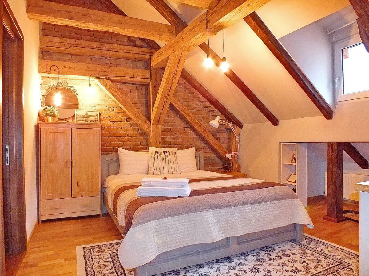 Wood House Republicii Hotel บราชอฟ ภายนอก รูปภาพ